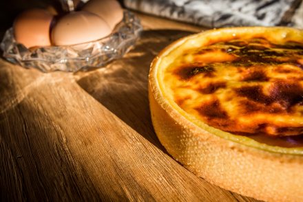 Torta alla crema bruciata e ananas