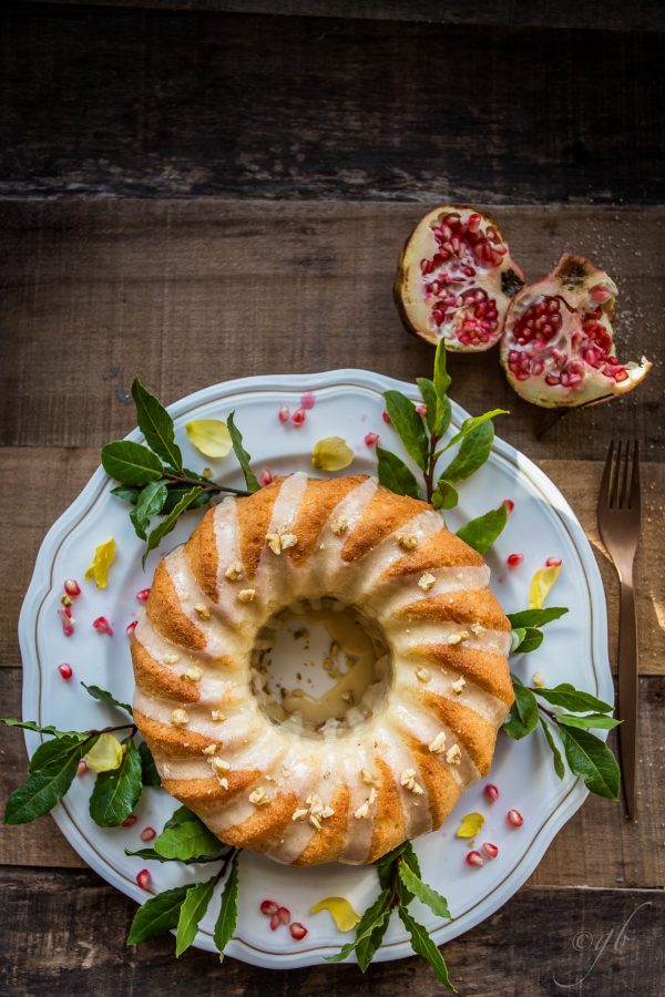 Bundt cake with apple, cinnamon, cream and walnuts