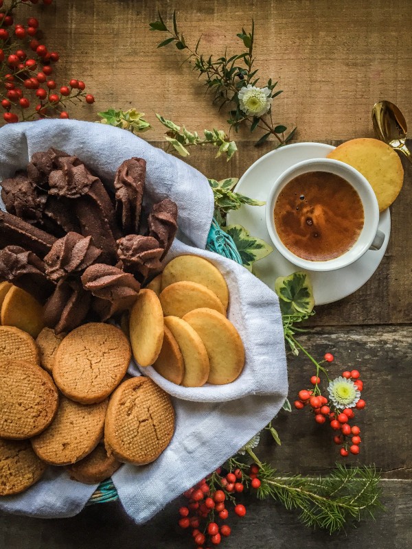 Dream cookies: orange and cacao frollini, speculoos, Milano shortcrust and sablés