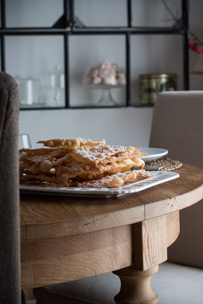 typical italian carnival chiacchere