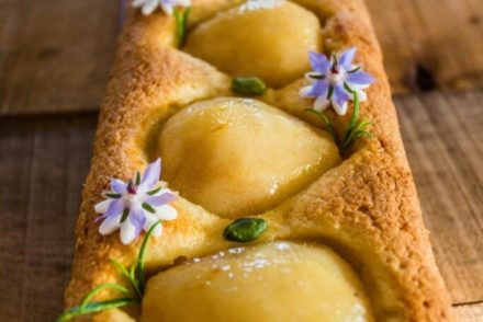 Crostata alle pere e crema frangipane