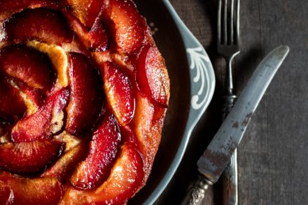torta rovesciata alle susine caramellate