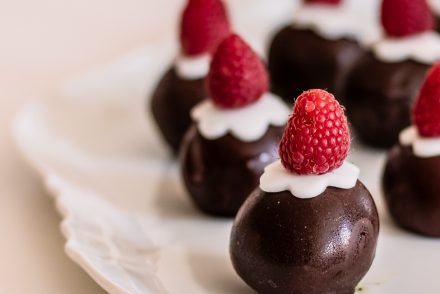 Dolcetti al cocco e cioccolato senza cottura: