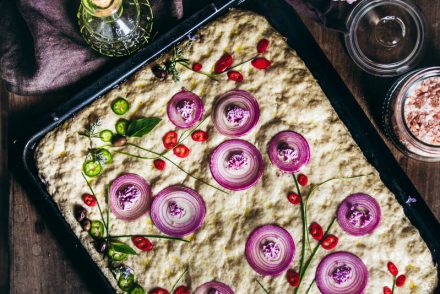 Come decorare una focaccia con verdure