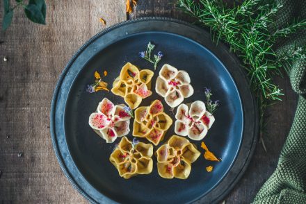 Fiori di pasta alle ortiche e ricotta
