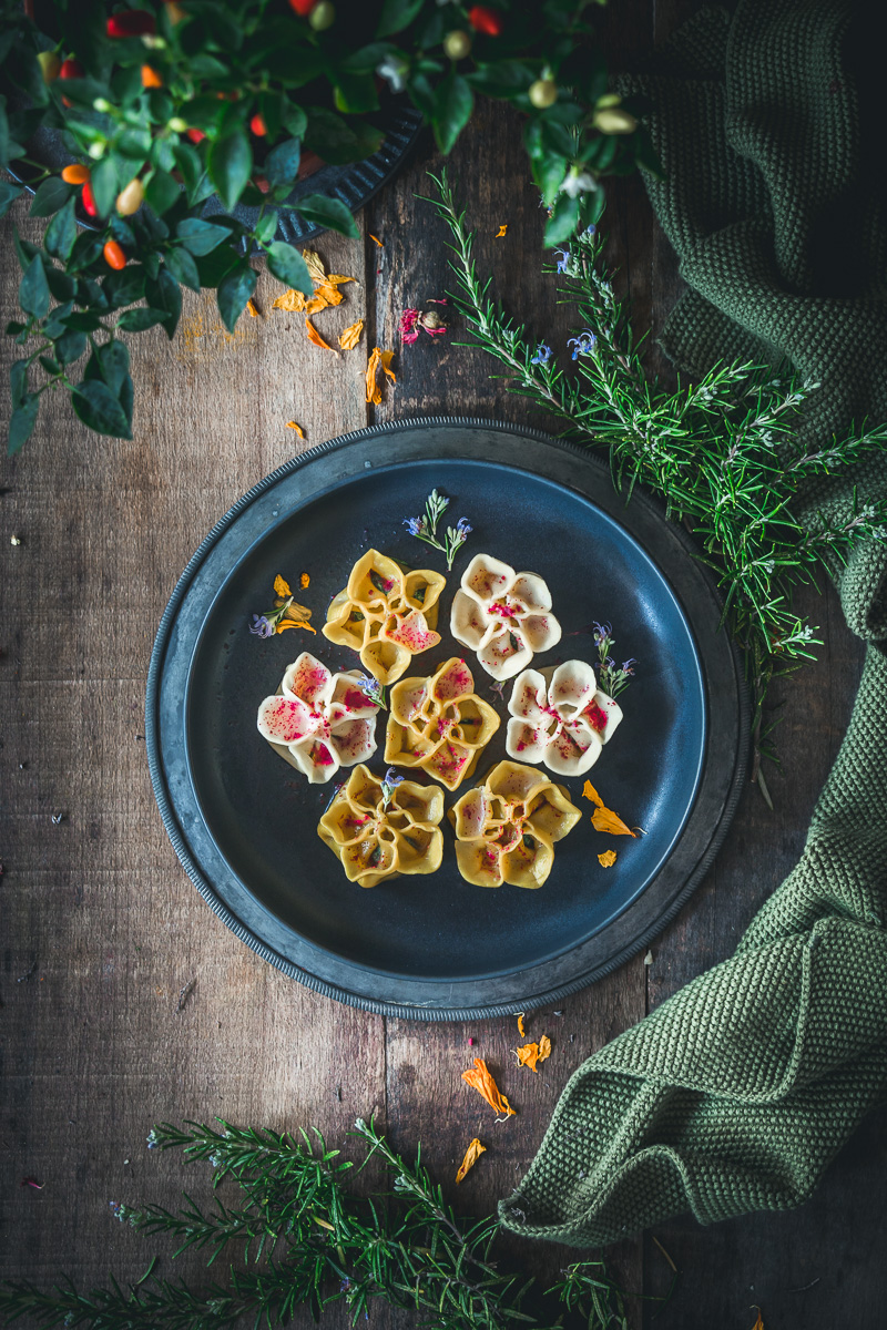 Fiori di pasta alle ortiche e ricotta