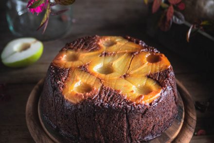 Torta rovesciata alle pere e cioccolato con cannella