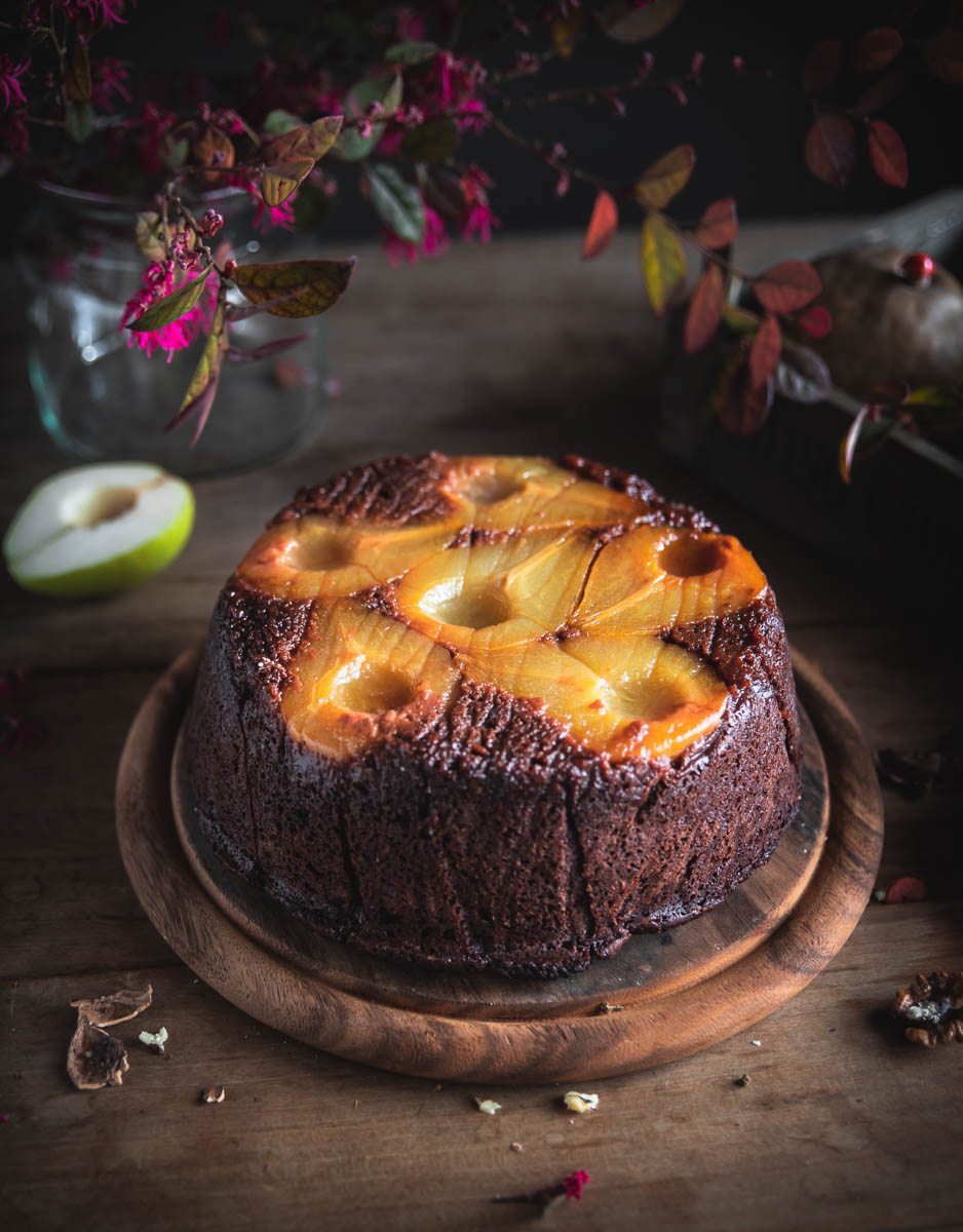 Torta rovesciata alle pere e cioccolato con cannella