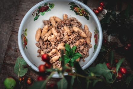 Capunsei mantovani al ragù di salsiccia