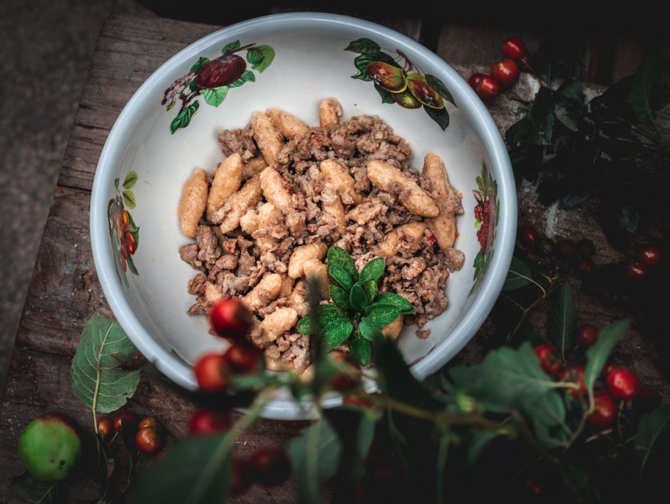 Capunsei mantovani al ragù di salsiccia