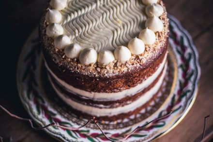 Carrot cake con noci e ananas