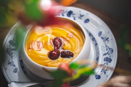 Crema dolce alla zucca e latte con giuggiole caramellate