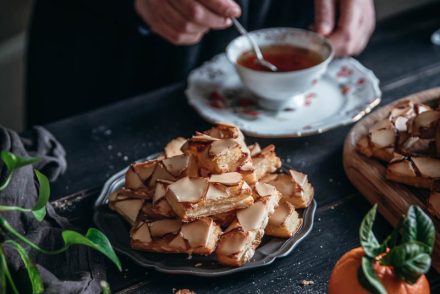 La ricetta delle sfogliatine glassate fatte in casa con pasta sfoglia veloce