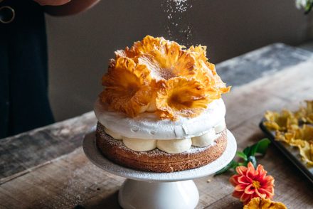 torta bontemps paris con fiori d'ananas