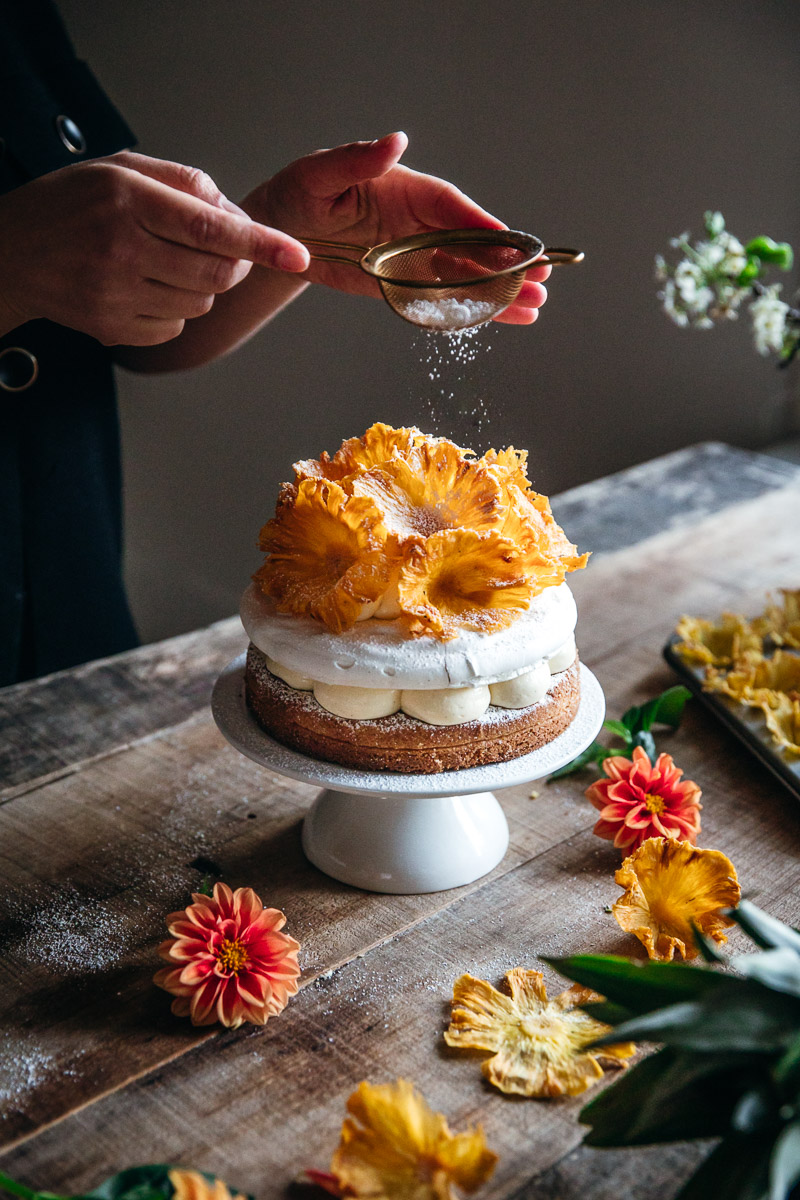 torta bontemps paris con fiori d'ananas