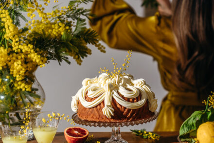 Ricetta della Bundt cake al miele e arancia rossa con Buttercream alla meringa svizzera