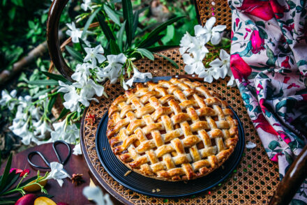 Pie di pesche con intreccio fatta in casa