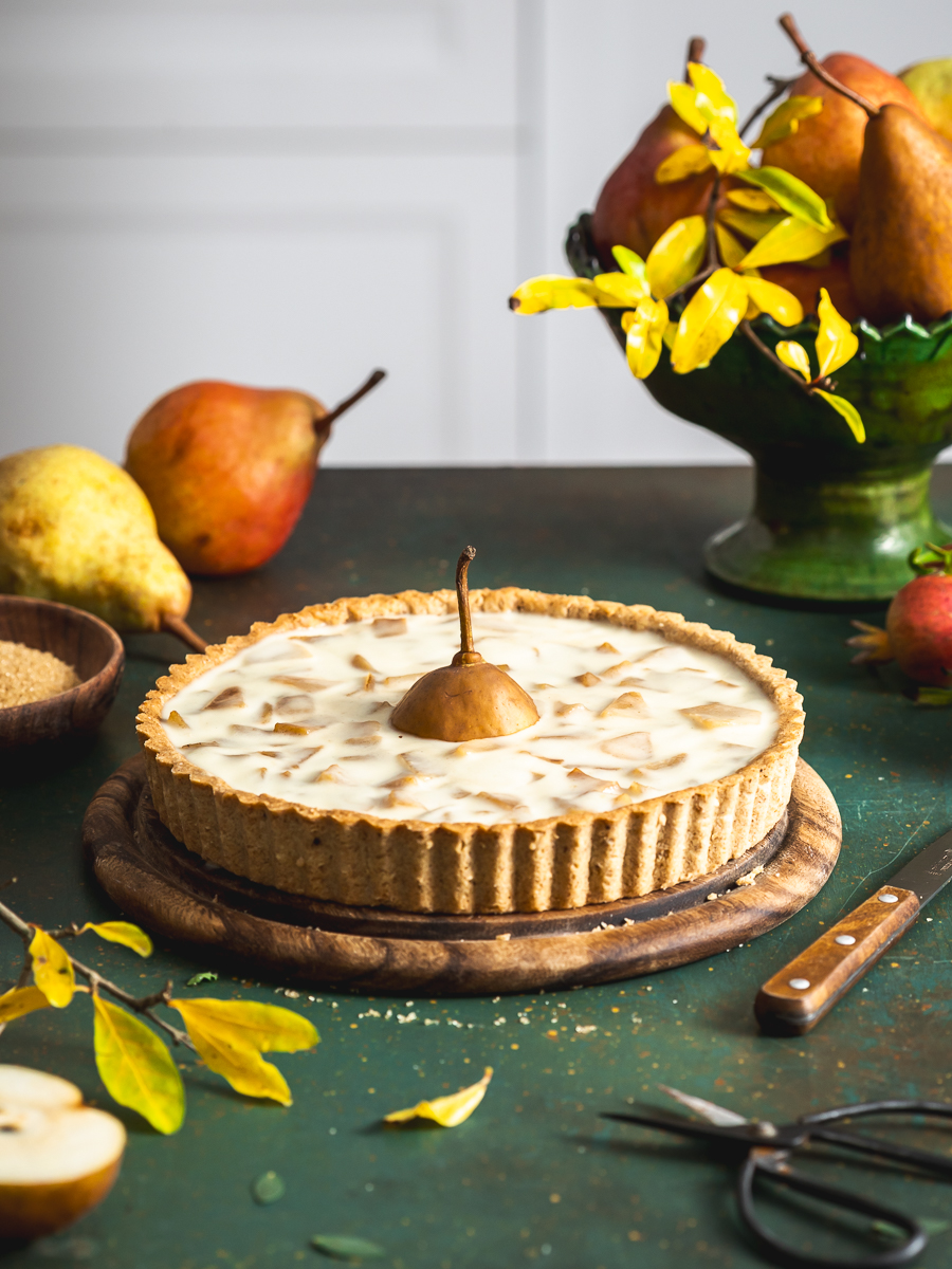 Crostata con pasta frolla alla pera e panna cotta al cocco (veg)