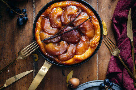 Tarte tatin perfetta di Simone Zanoni cotta in padella in ferro NeroSteel con mele caramellate lucide